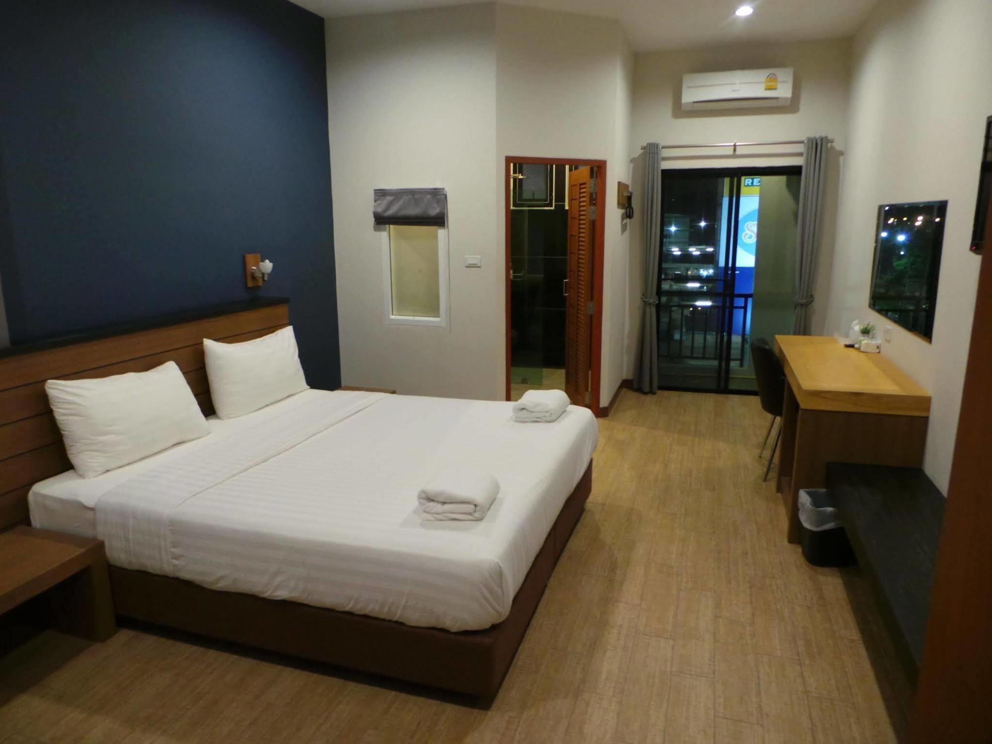 Bird Day Boutique Hotel Mukdahan Exterior photo